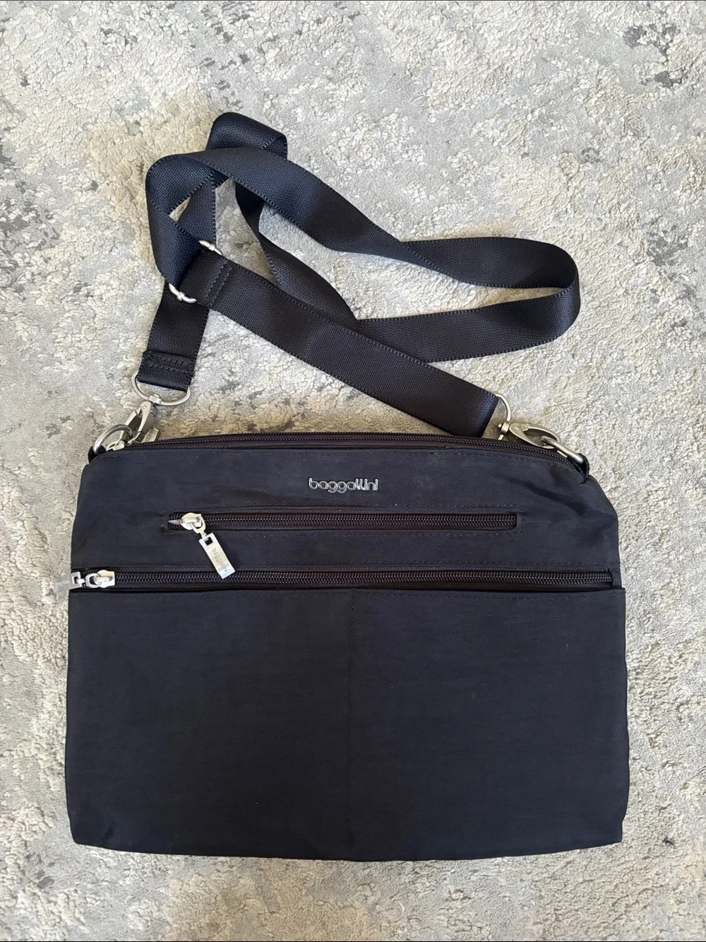 Baggallini Black Men's Messenger Crossbody Bag